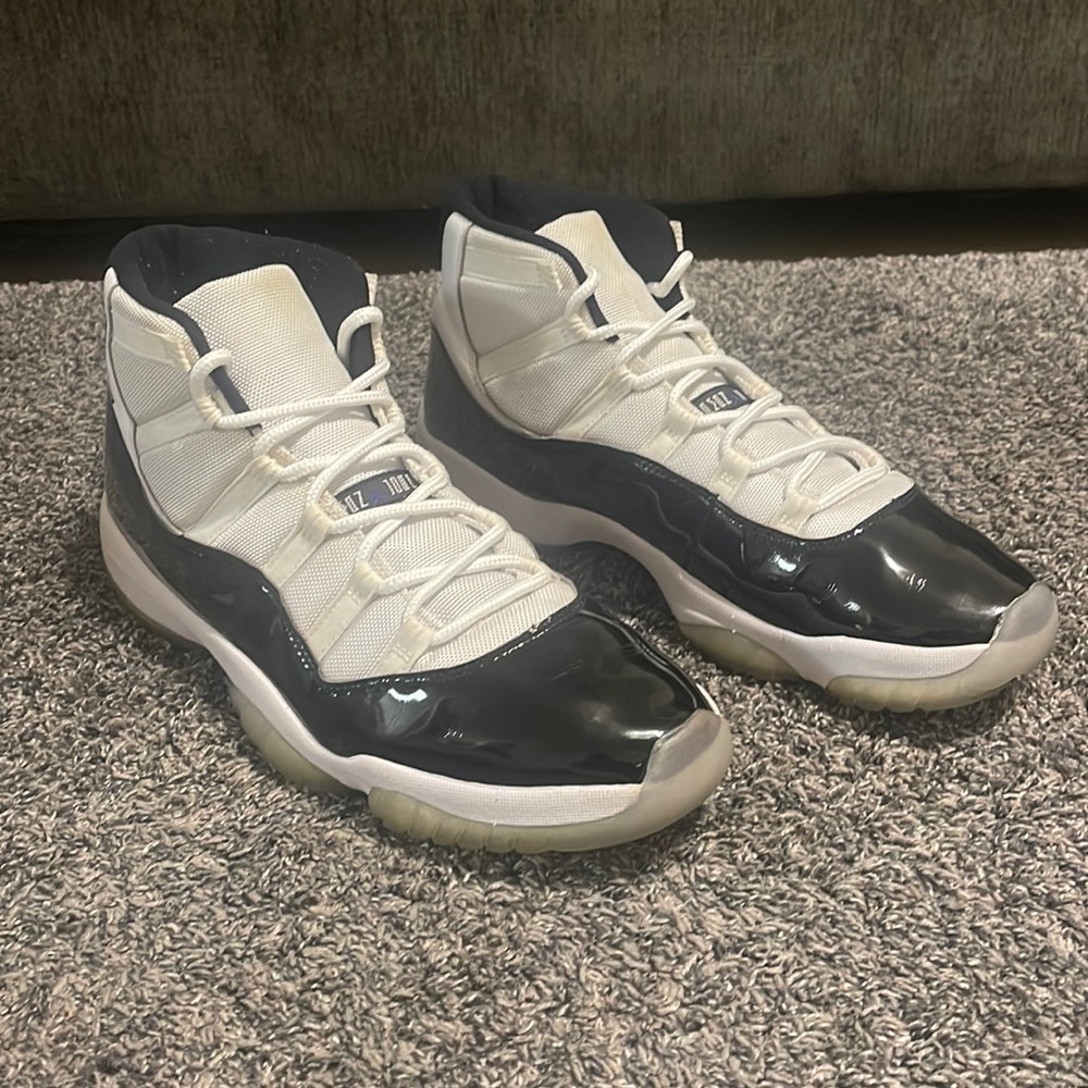 Air Jordan 11 concord